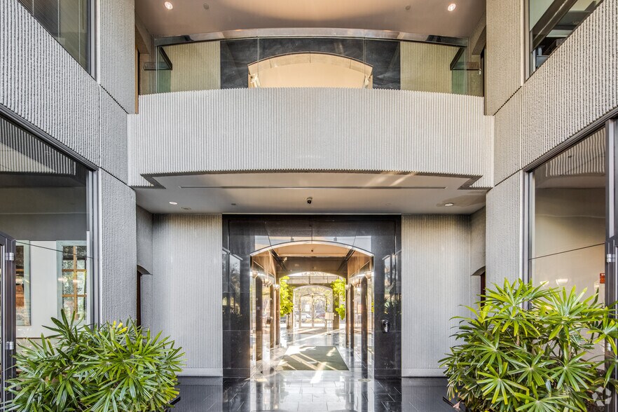 More Photos Of 5955 T G Lee Blvd, Orlando Office For Lease