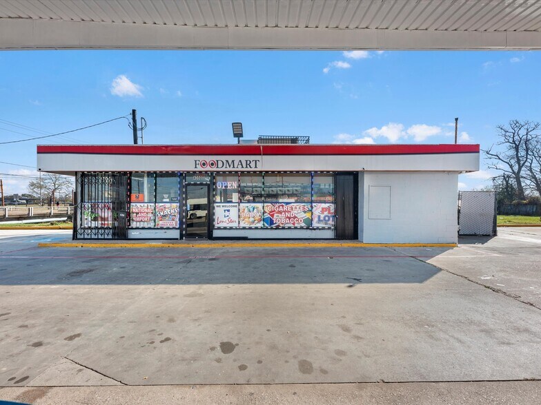 More Photos Of 4350 Airline Dr, Houston Storefront Retail Office For Lease