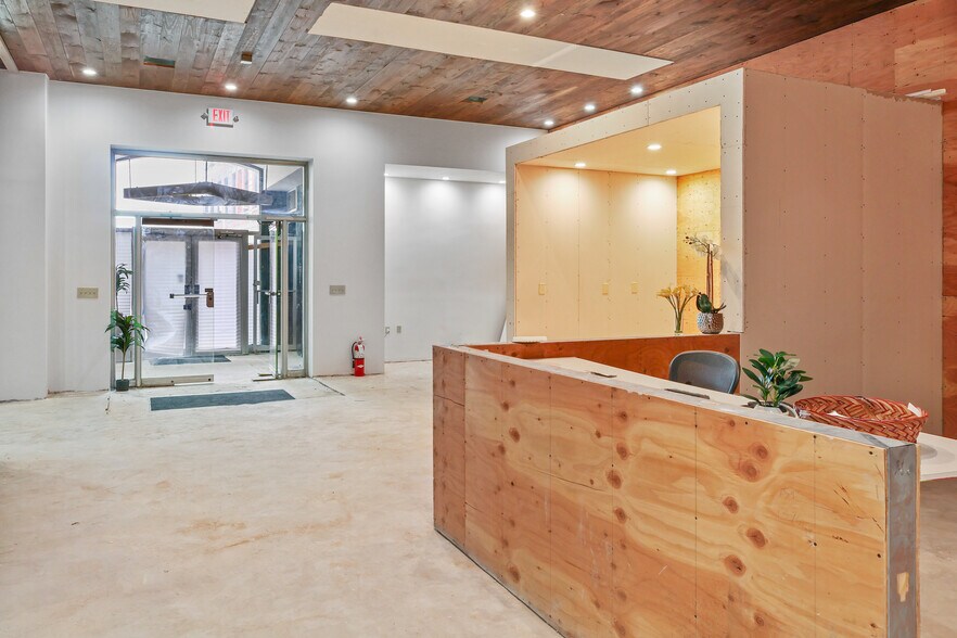 More Photos Of 17 Market St, Poughkeepsie Office For Sale