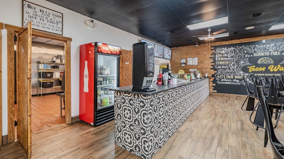 More Photos Of 252 N Ferdon Blvd, Crestview General Retail For Sale