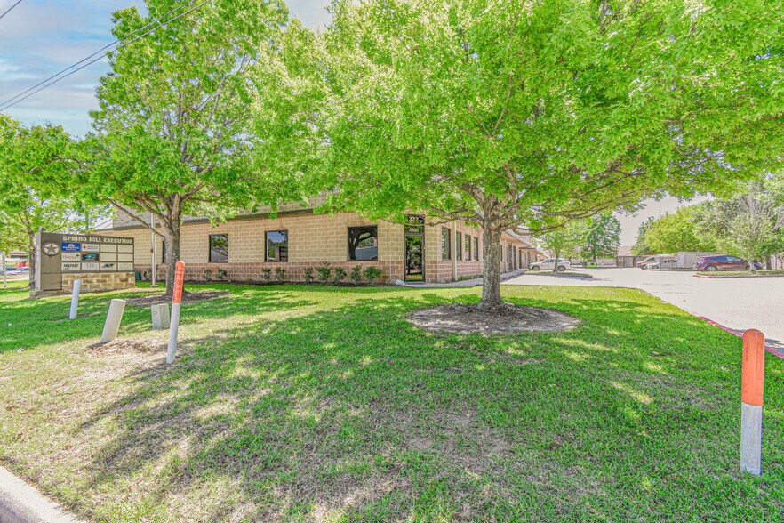 More Photos Of 500 Spring Hill Dr, Spring Unknown For Lease