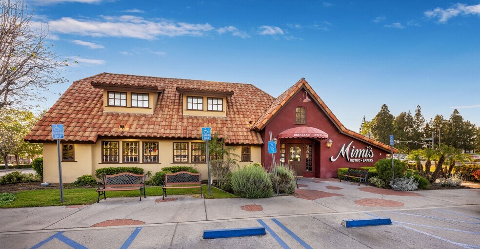 Primary Photo Of 10909 Foothill Blvd, Rancho Cucamonga Restaurant For Lease