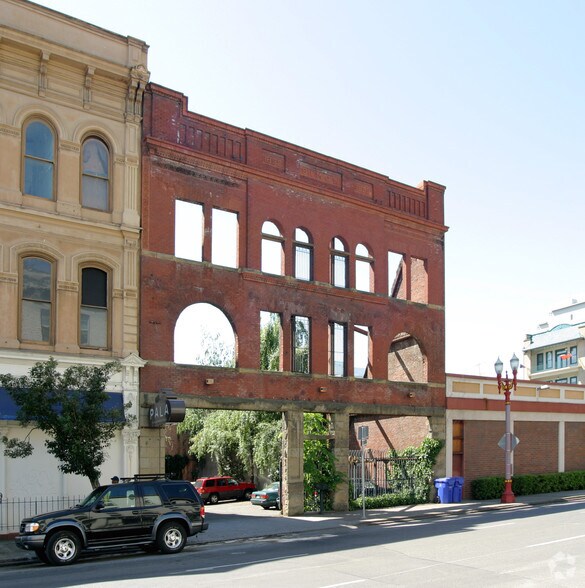 More Photos Of 105 NW Third Ave, Portland Storefront Retail Office For Sale