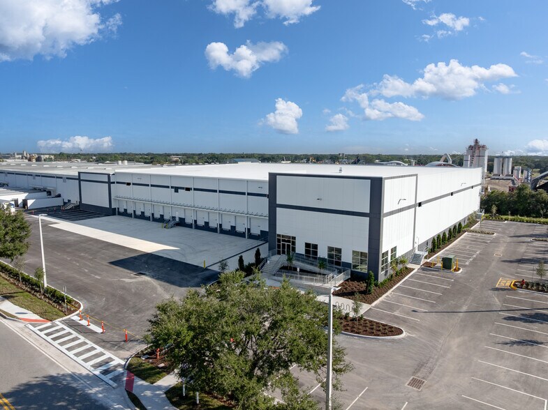 More Photos Of 350 Gills Dr, Orlando Distribution For Lease