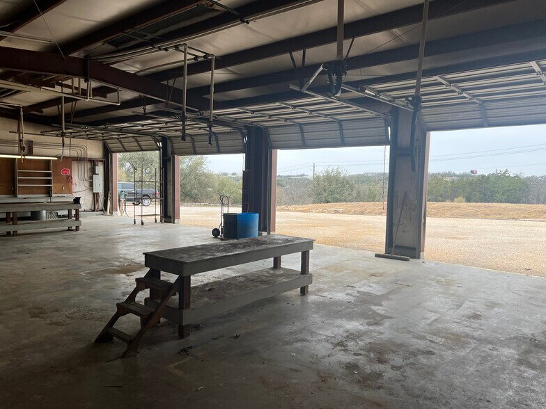 More Photos Of 3705 San Antonio St, Austin Warehouse For Lease