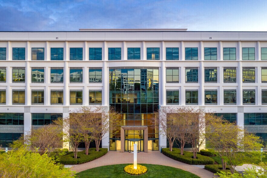 More Photos Of 3800 Arco Corporate Dr, Charlotte Office For Lease