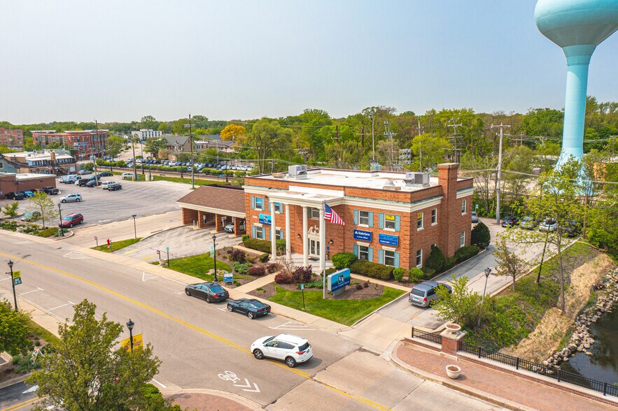 More Photos Of Fifth Third Bank Mixed Use Center, Northbrook Office For Sale