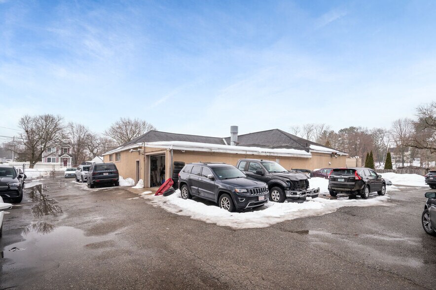 More Photos Of 20 Woodland St, Methuen Auto Repair For Sale