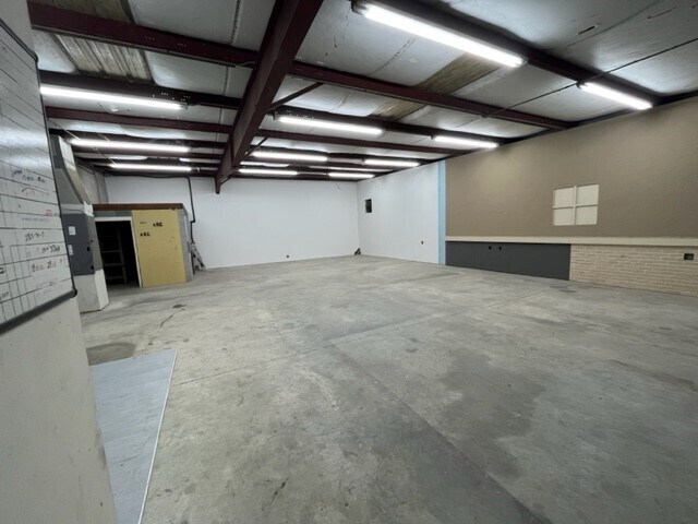 More Photos Of 3285 Associate Dr, North Charleston Light Distribution For Sale