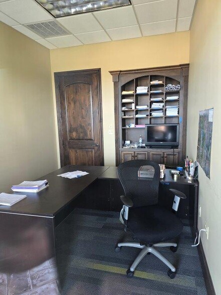 More Photos Of 3310 N Capital Of Texas Hwy, Austin Storefront Retail Office For Lease