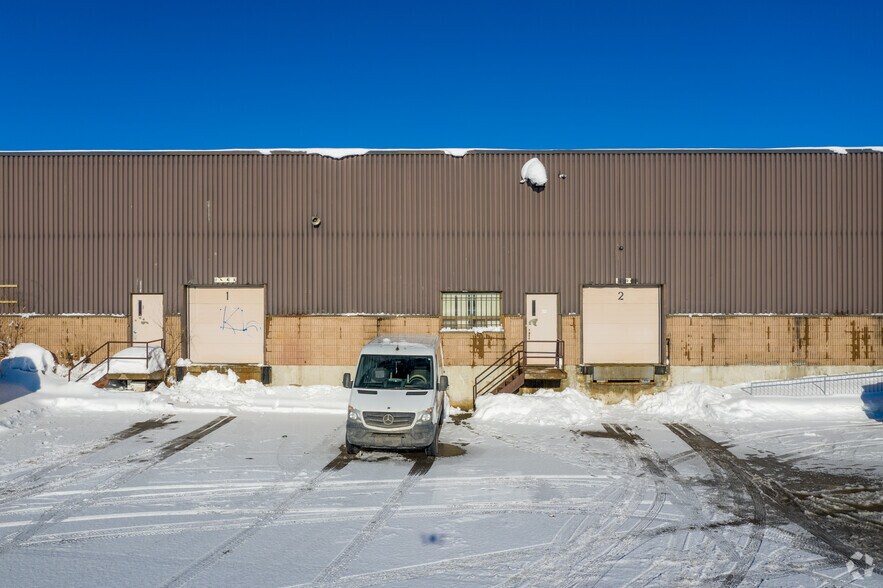 More Photos Of 795 Boul Curé-Labelle, Laval General Retail For Sale