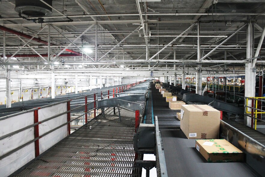 More Photos Of 1502 Bassett Ave, Bronx Distribution For Lease