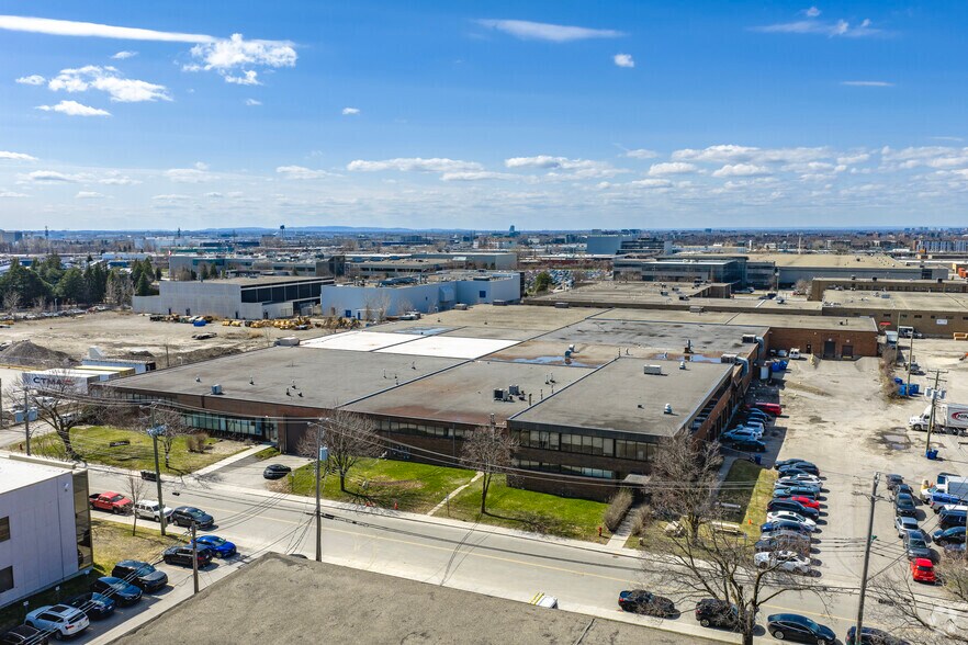 More Photos Of 5775 Rue Ferrier, Mont-Royal Manufacturing For Lease