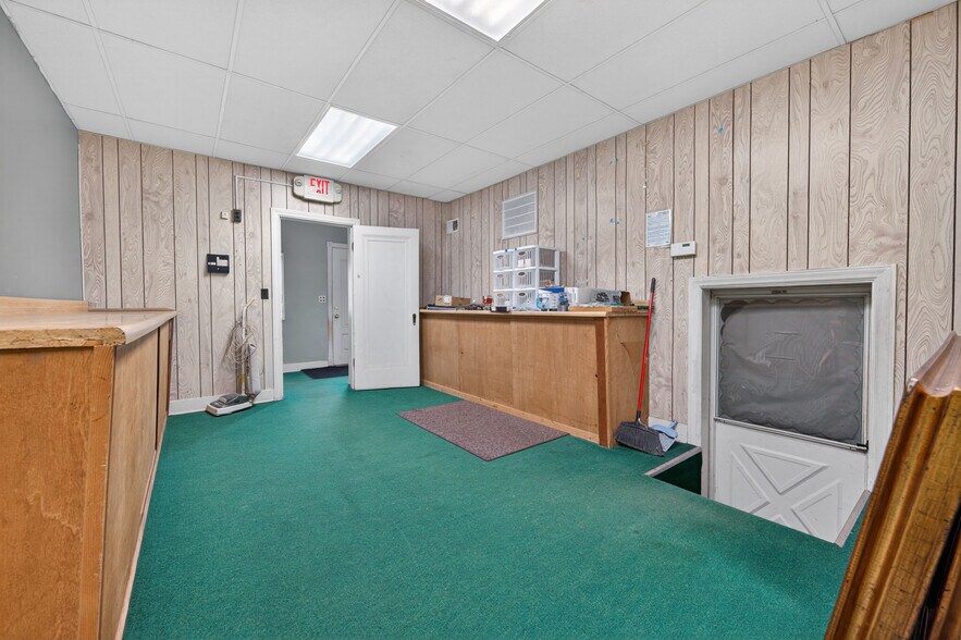 More Photos Of 209 N Main St, Belleville Medical For Sale