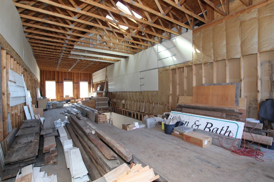 More Photos Of 513 Poplar St, Cambridge Storefront Retail Residential For Sale