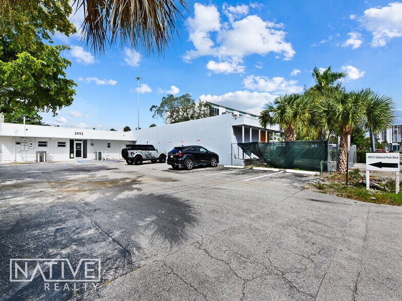 More Photos Of 2852 E Oakland Park Blvd, Fort Lauderdale Storefront Retail Office For Sale