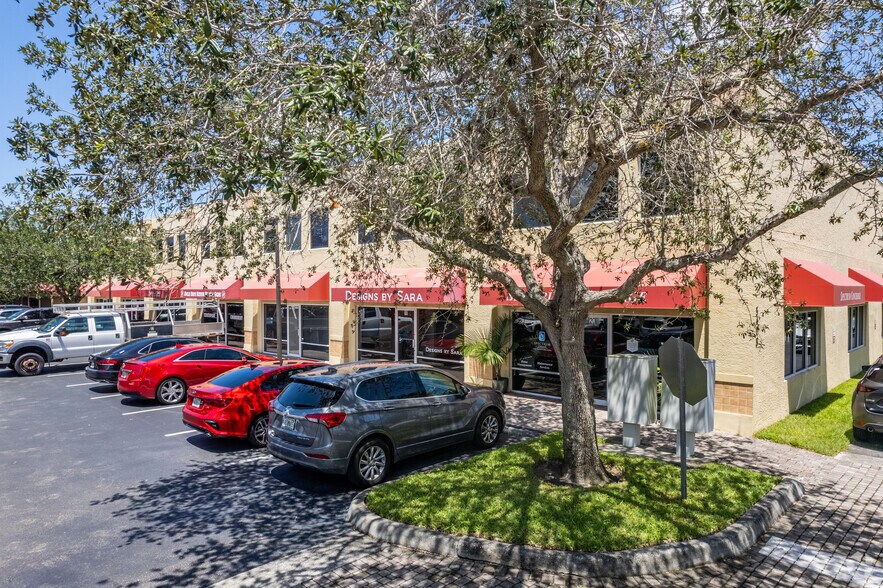 More Photos Of 5405 Taylor Rd, Naples Showroom For Sale