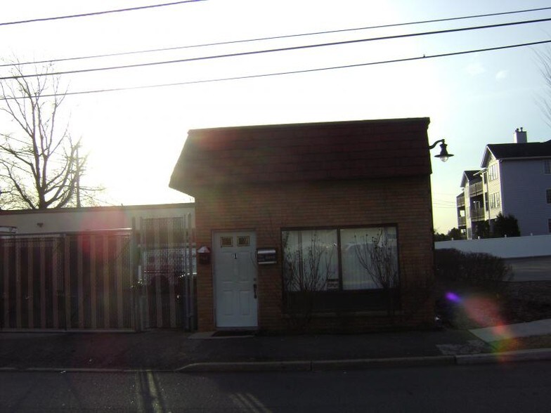 Primary Photo Of 1 Sago St, Clifton Office For Lease