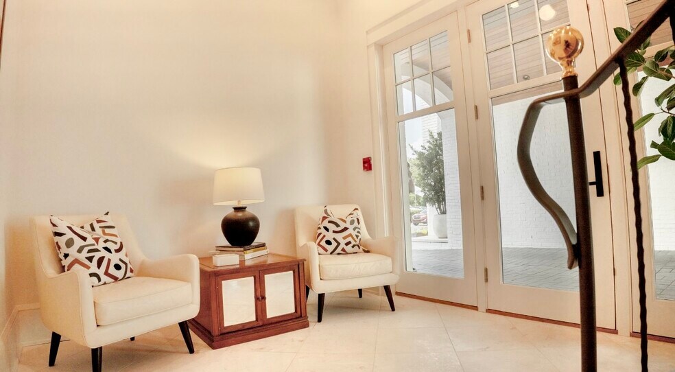 More Photos Of 152 N Section St, Fairhope Storefront Retail Residential For Sale