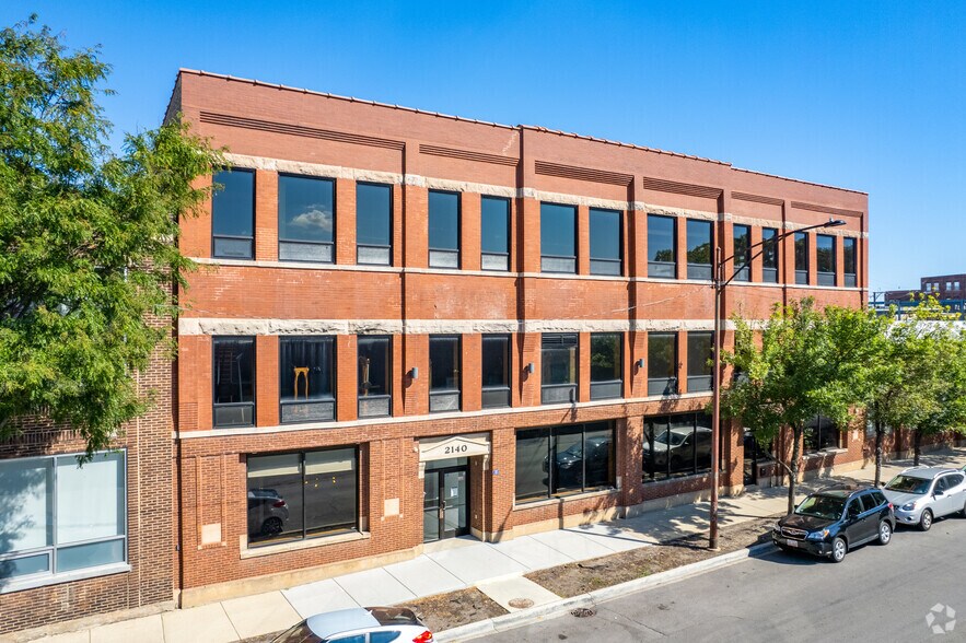 More Photos Of 2130-2140 W Fulton St, Chicago Flex For Lease