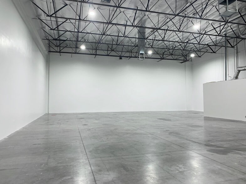 More Photos Of 6560 Spencer & E Sunset St, Las Vegas Warehouse For Lease