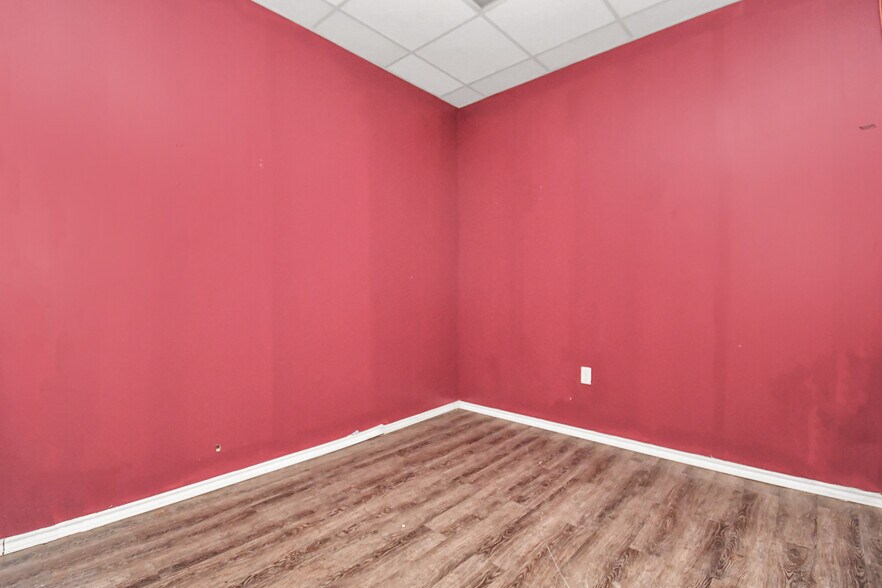 More Photos Of 2635 Gessner, Houston Unknown For Lease
