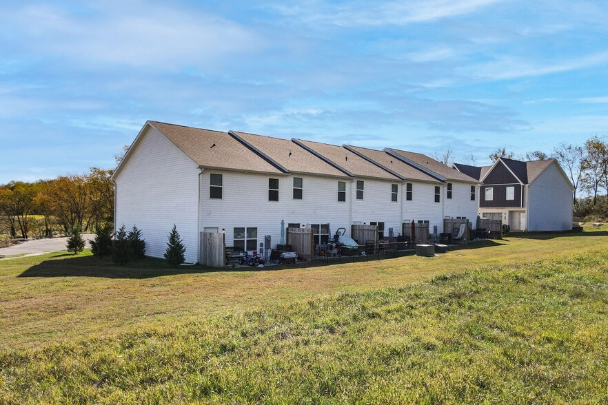 More Photos Of 304 Robert M Green Dr, Frankfort Apartments For Sale