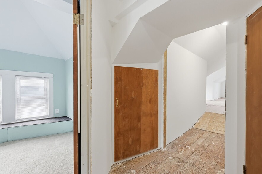 More Photos Of 168 White Horse Ave, Hamilton Office For Sale