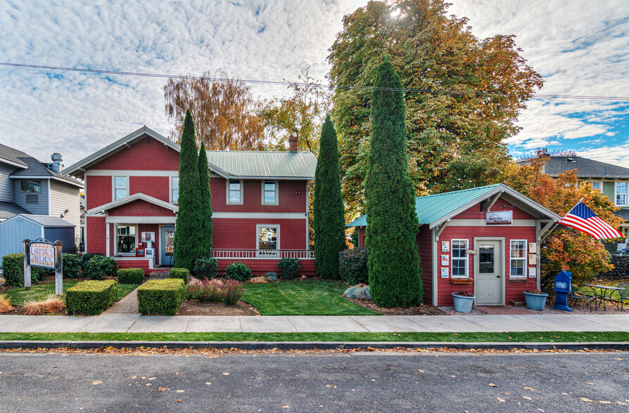 Primary Photo Of 614 NW Cedar Ave, Redmond Restaurant For Sale