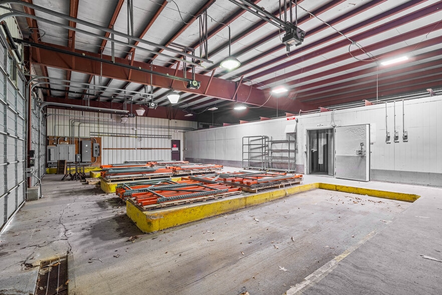 More Photos Of 139 McKinney Rd, Titusville Warehouse For Sale