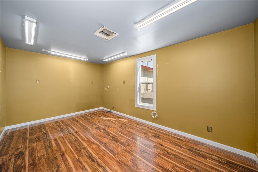 More Photos Of 1927 S Garfield Rd, Airway Heights Warehouse For Sale