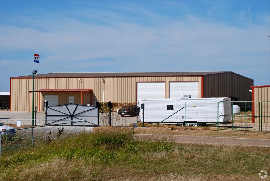 Primary Photo Of 1002 Highland Rd, Cleburne Self Storage For Lease