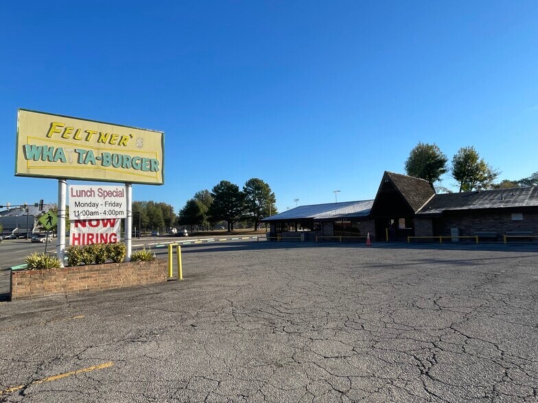 More Photos Of 1410 N Arkansas Ave, Russellville Specialty For Sale