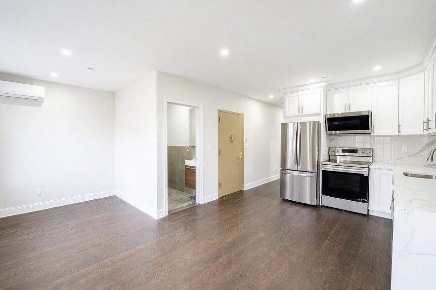 More Photos Of 15026 12th Ave, Whitestone General Retail For Sale