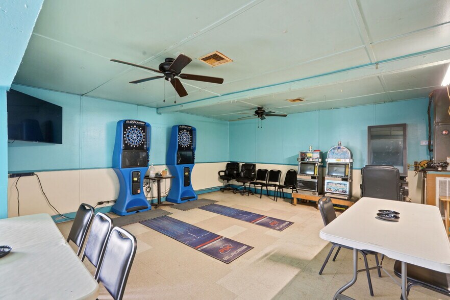 More Photos Of 12605 Highway 6, Santa Fe Bar For Sale