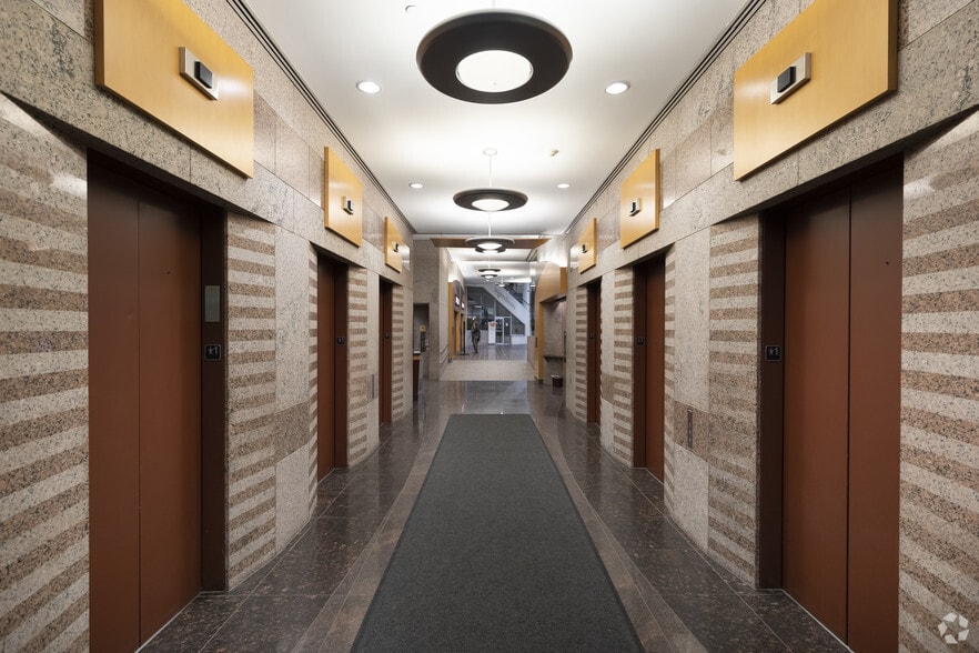 More Photos Of 425 Walnut St, Cincinnati Office For Lease