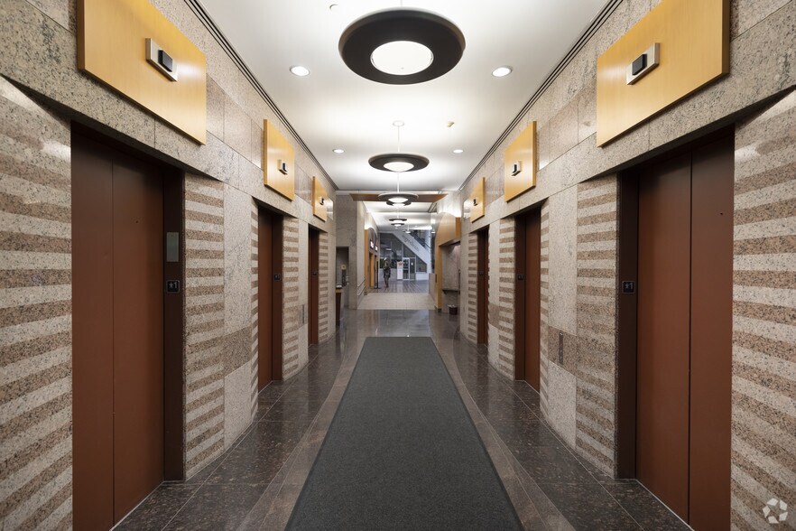 More Photos Of 425 Walnut St, Cincinnati Office For Lease