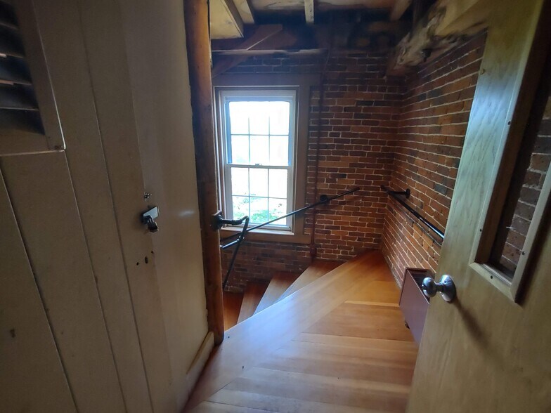 More Photos Of 1 Mill Plz, Laconia Office For Sale