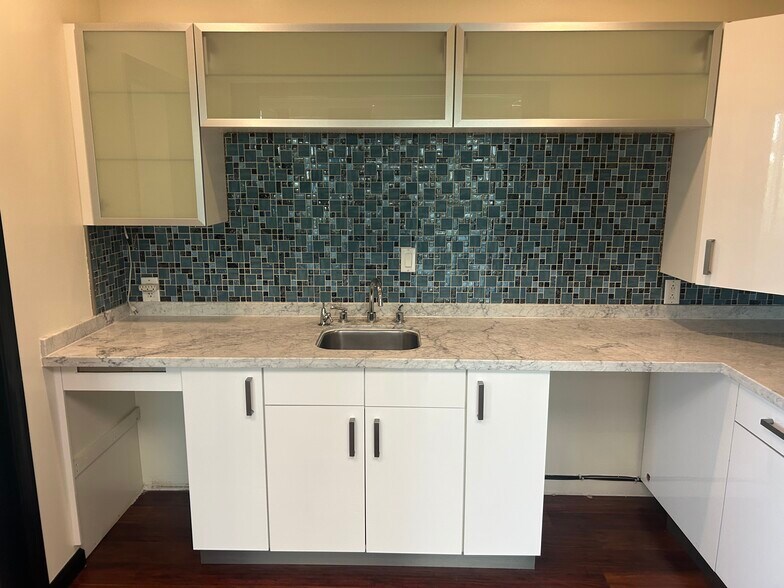 More Photos Of 15131 Woodlawn Ave, Tustin Flex For Sale