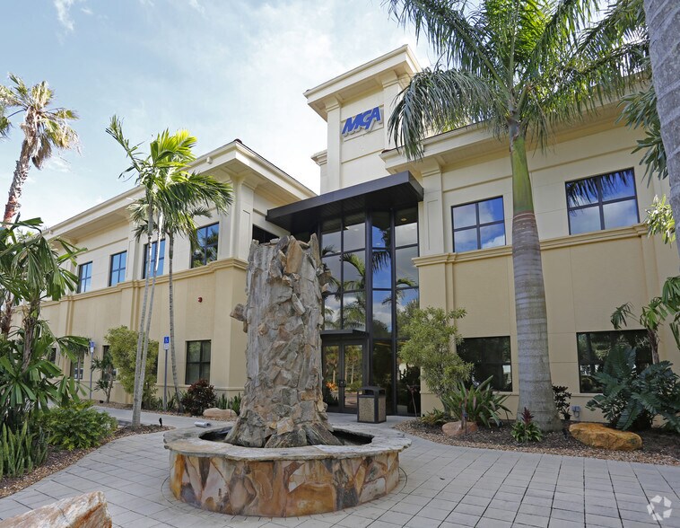 More Photos Of 8430 Enterprise Cir, Bradenton Office For Lease