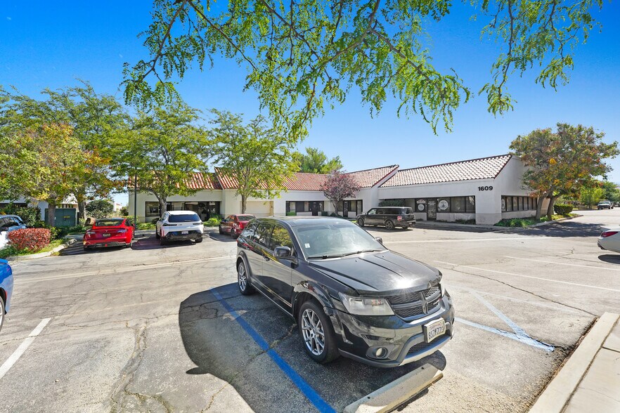 More Photos Of , Palmdale Office For Sale