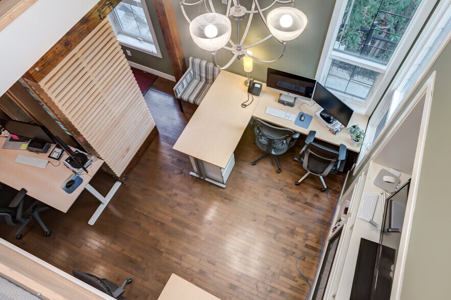 More Photos Of 1812 14A St SW, Calgary Office Residential For Sale