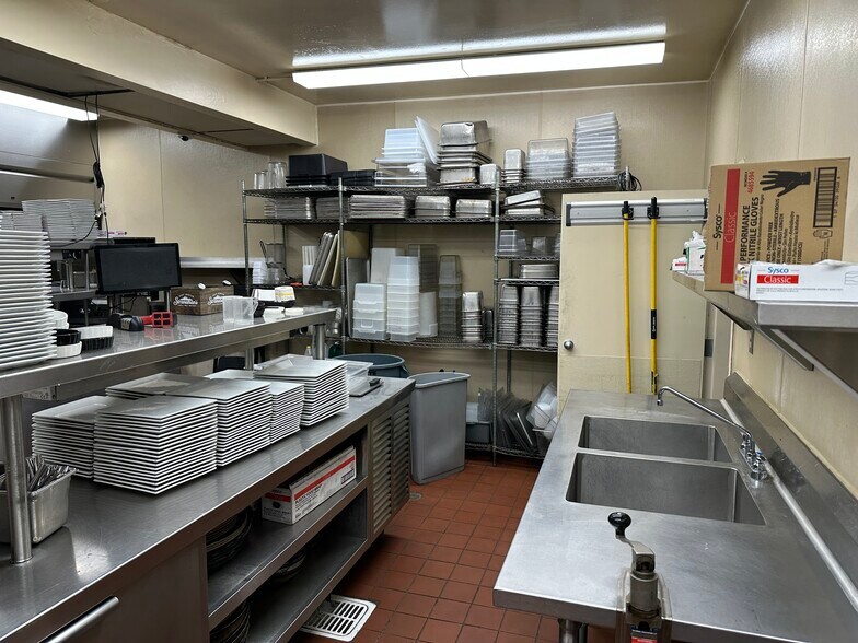 More Photos Of 753 Horizon Ct, Grand Junction Restaurant For Sale