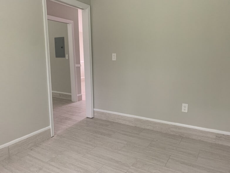 More Photos Of 2210 E Olive Rd, Pensacola Office Residential For Lease