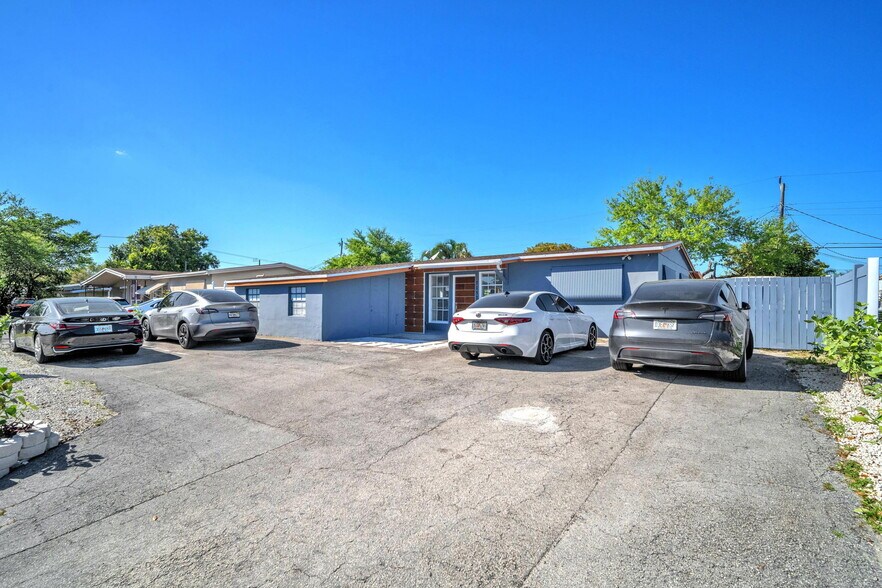 More Photos Of 7151 Taft St, Hollywood Office Residential For Sale