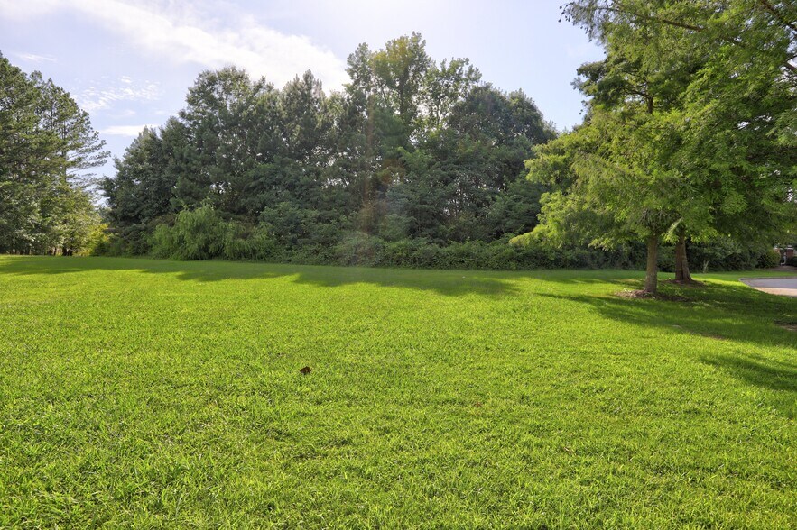 More Photos Of 500 W Lanier Ave, Fayetteville Land For Lease