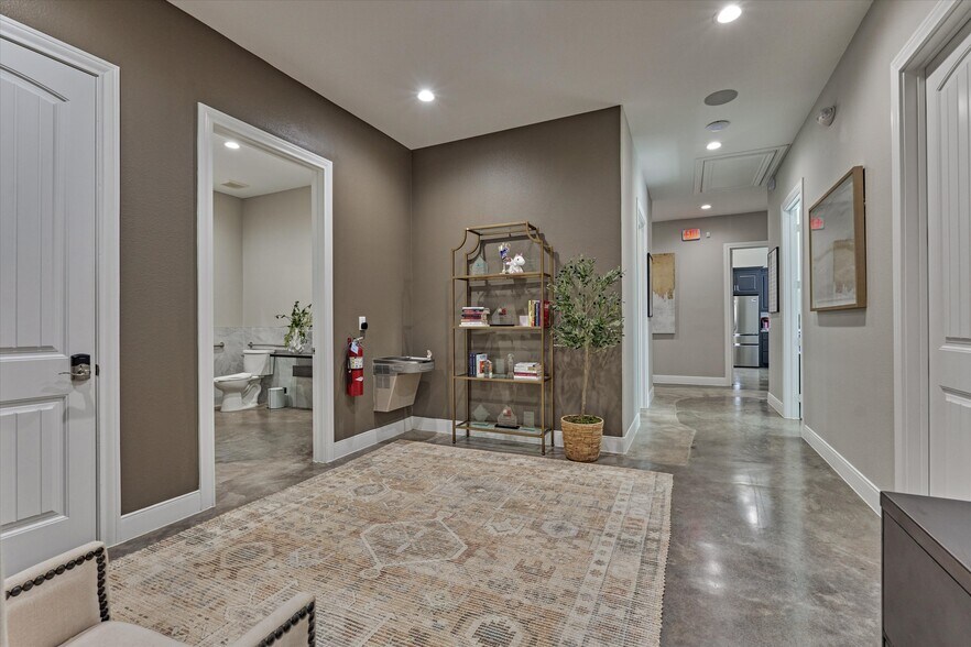 More Photos Of 1902 Longmire Road, Conroe Medical For Lease