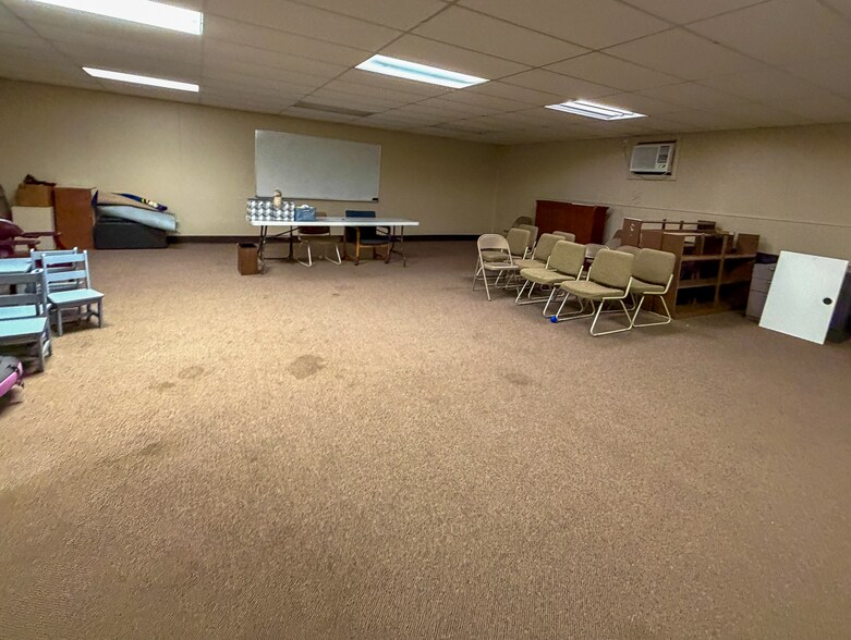 More Photos Of 300 W School St, Madisonville Light Distribution For Sale