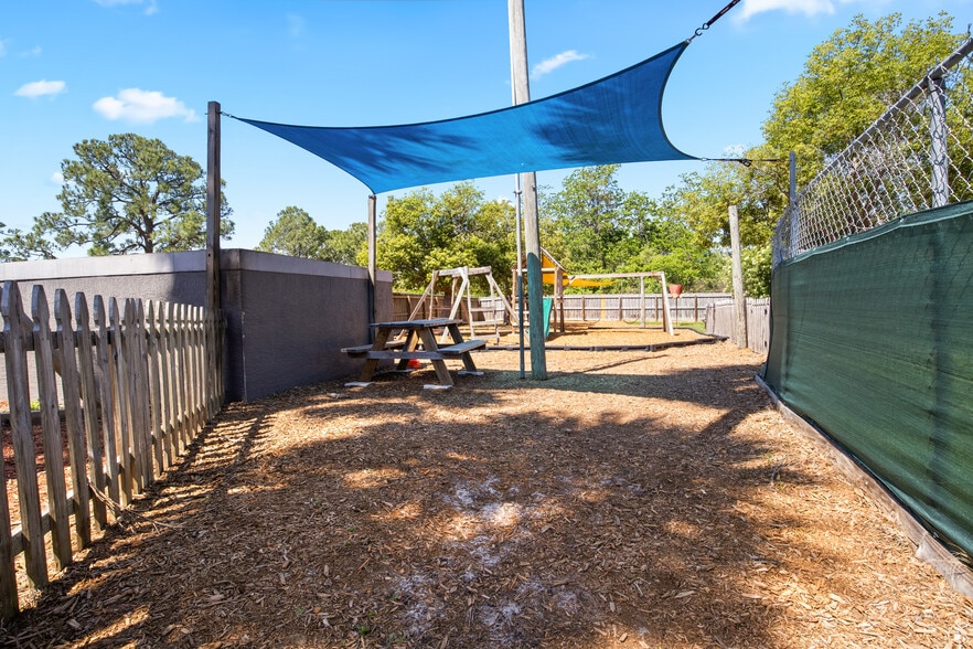 More Photos Of 1535 N Cogswell St, Rockledge Warehouse For Lease