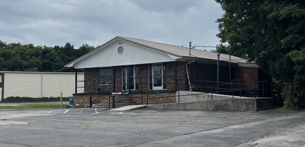 More Photos Of 1826 W Morris Blvd, Morristown Freestanding For Lease